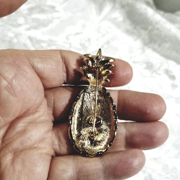 LC pineapple vintage Liz Claiborne 2 1/2"x1" brooch 1.1884 - Picture 6 of 6